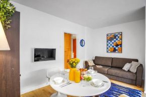 Design District w King Bed, Netflix, tram&bus near Helsinki